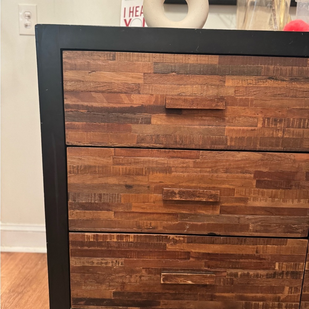 Environment Furniture Santomer Dresser

Sideboard + wall decor